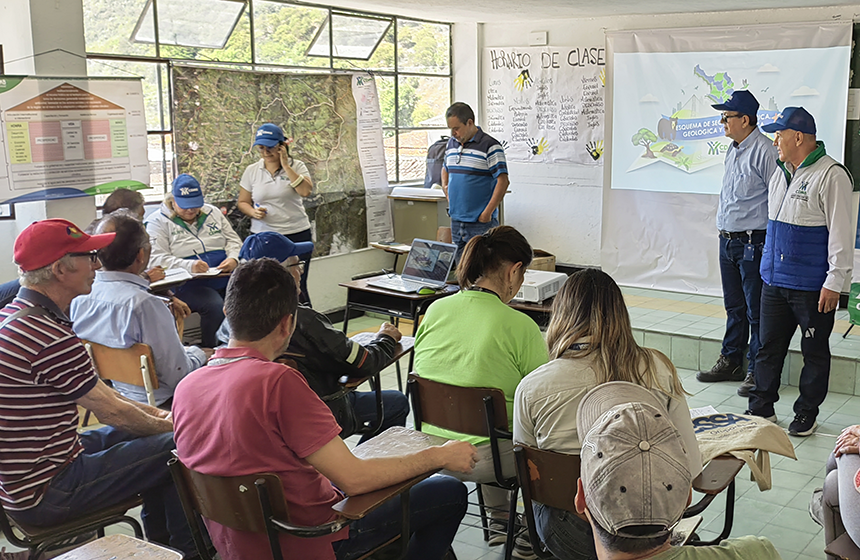 Mediante articulación intersectorial e interinstitucional, la CDMB respalda proyecto apícola en la cuenca hidrográfica del río Tona