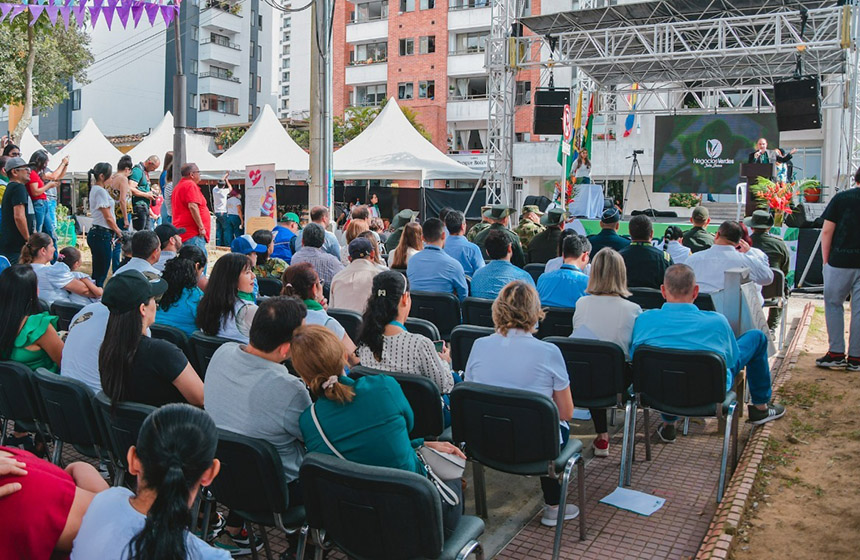 Santander compró local en la 2da. Feria Regional de Negocios Verdes