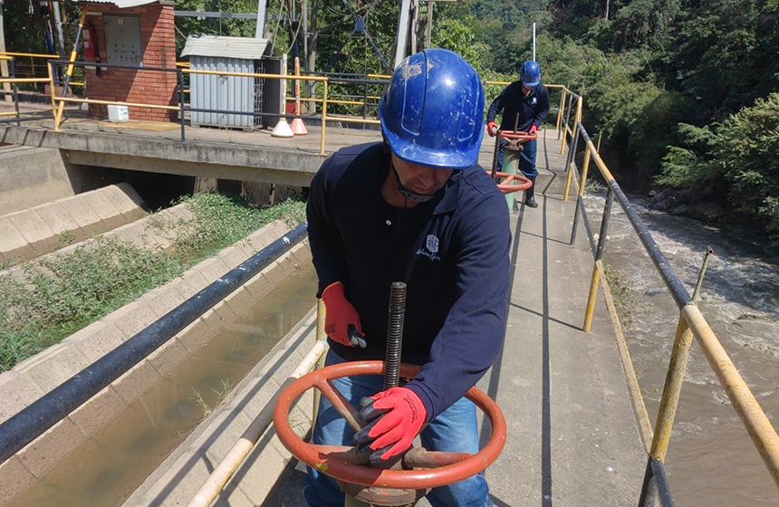 La CDMB hace control al desembalse de la represa ESSA en el río Lebrija