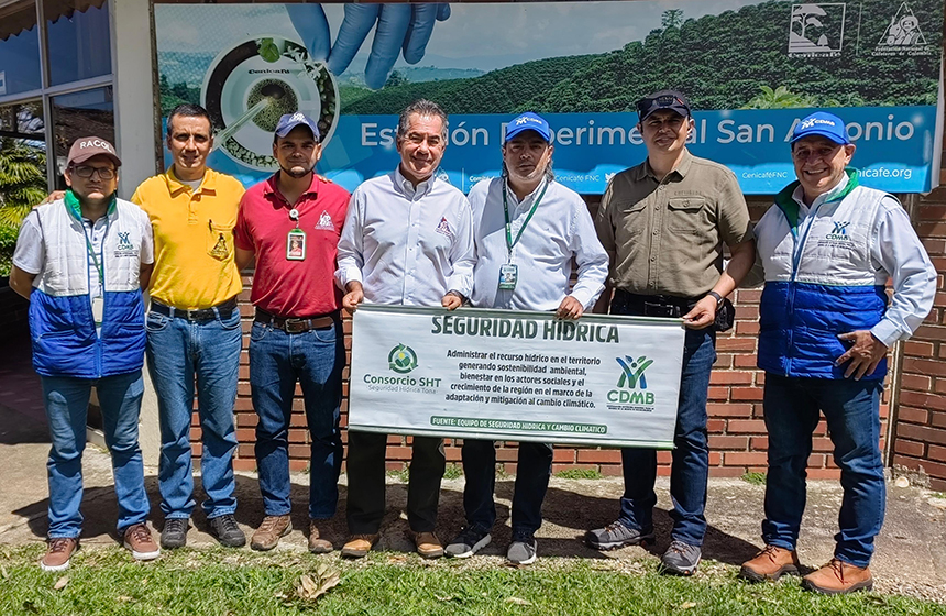 Alianza CDMB - Federación de Cafeteros impulsa la productividad sostenible de la región